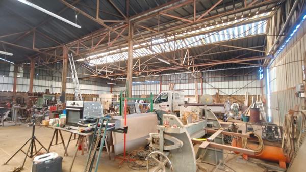 Proche Limoux - Hangar/Atelier de 530m² environ sur terrain attenant de 1778m²