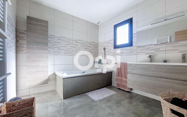 Maison à vendre    5 pièces •  Canohès