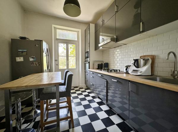 Maison  7 pièce(s)  5 chambre(s)  145 m²