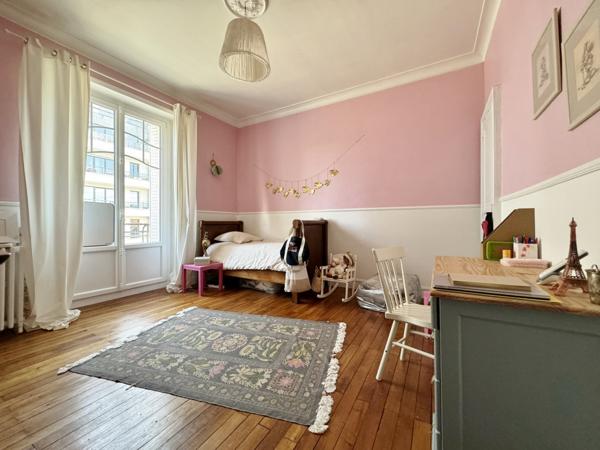 Maison  7 pièce(s)  5 chambre(s)  145 m²