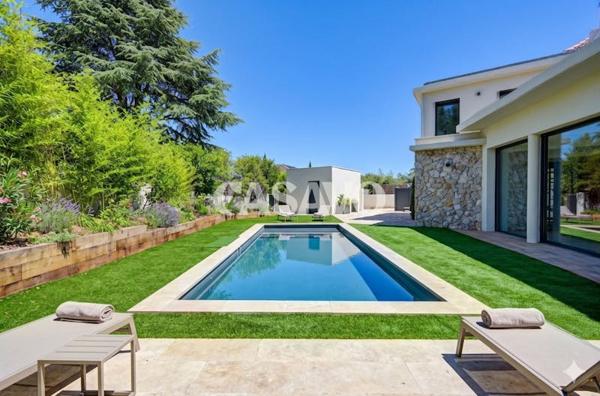 Vente Maison 5 pièces de 135m² - 13080 Aix-en-Provence
