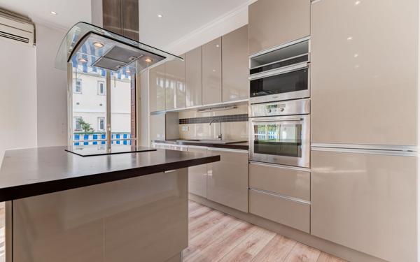 Appartement à vendre    3 pièces • 84 m2 Nice