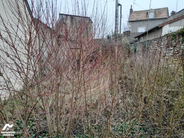 Argences centre, situé en zone UB du plu terrain d'une surface d'environ 134 m² avec vestige d'...