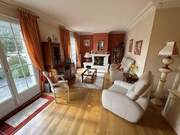 Maison sur sous-sol de 120 m² avec véranda sur terrain de 704 m² proche hypermarché