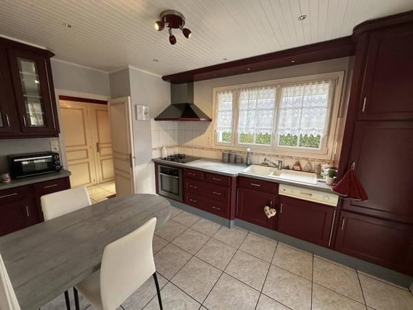Maison sur sous-sol de 120 m² avec véranda sur terrain de 704 m² proche hypermarché