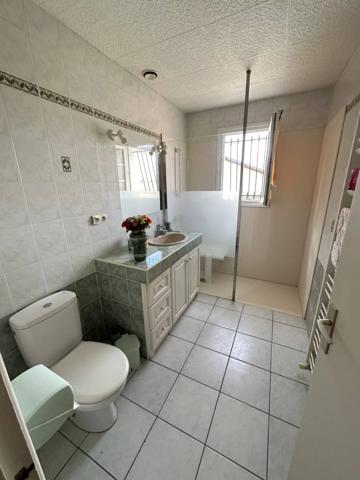 Maison sur sous-sol de 120 m² avec véranda sur terrain de 704 m² proche hypermarché
