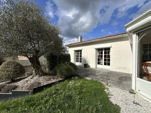 Maison sur sous-sol de 120 m² avec véranda sur terrain de 704 m² proche hypermarché