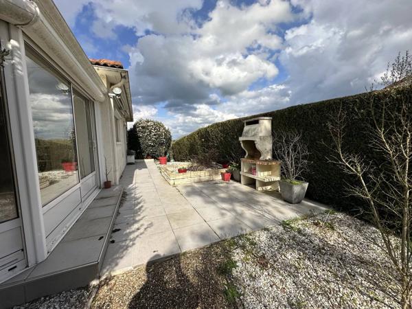 Maison sur sous-sol de 120 m² avec véranda sur terrain de 704 m² proche hypermarché