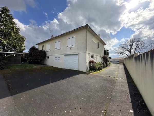 Maison sur sous-sol de 120 m² avec véranda sur terrain de 704 m² proche hypermarché