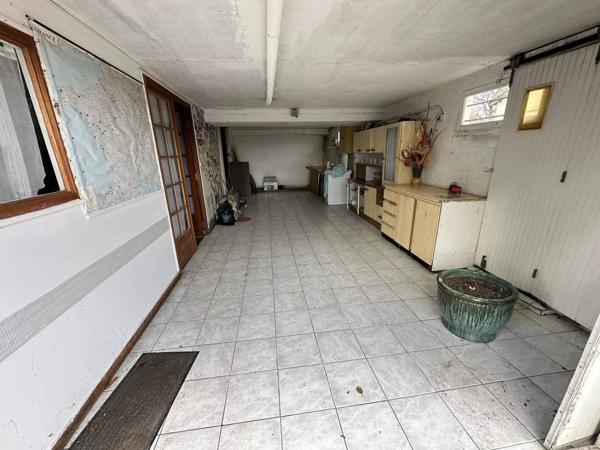 Maison sur sous-sol de 120 m² avec véranda sur terrain de 704 m² proche hypermarché