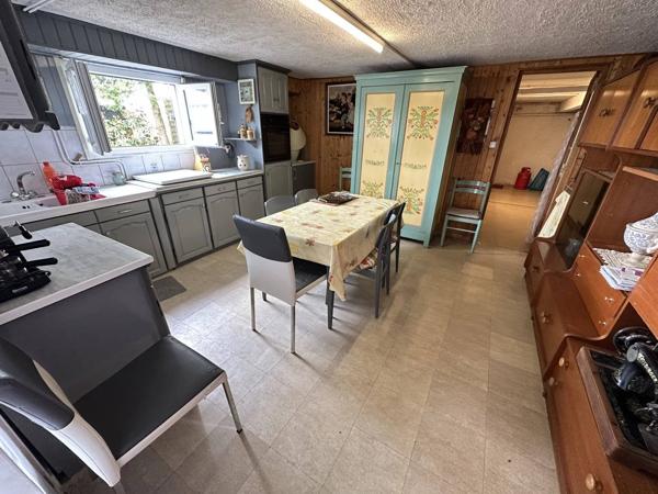 Maison sur sous-sol de 120 m² avec véranda sur terrain de 704 m² proche hypermarché