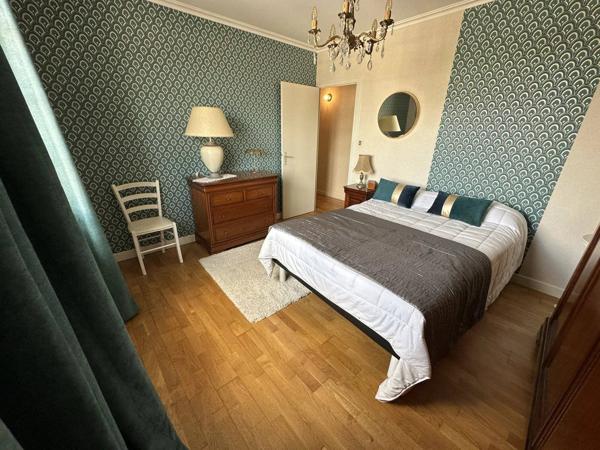 Maison sur sous-sol de 120 m² avec véranda sur terrain de 704 m² proche hypermarché