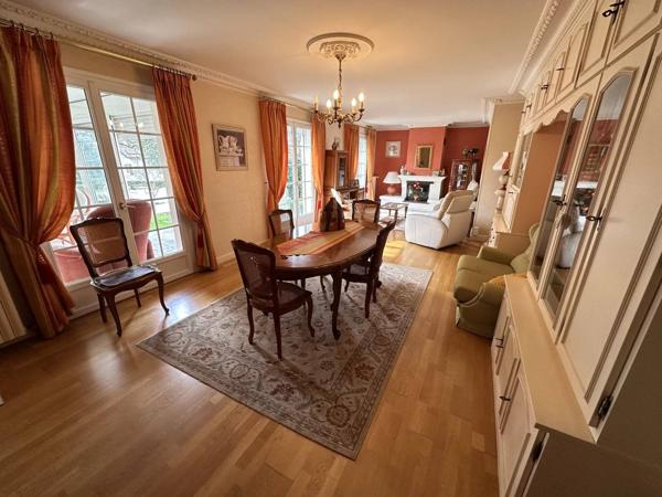 Maison sur sous-sol de 120 m² avec véranda sur terrain de 704 m² proche hypermarché