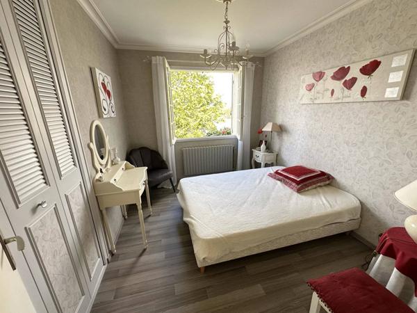 Maison sur sous-sol de 120 m² avec véranda sur terrain de 704 m² proche hypermarché