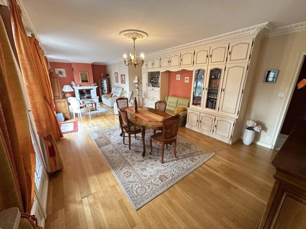 Maison sur sous-sol de 120 m² avec véranda sur terrain de 704 m² proche hypermarché
