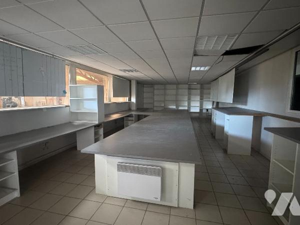 À VENDRE – LOCAL D’ACTIVITÉ À TRÉVÉ