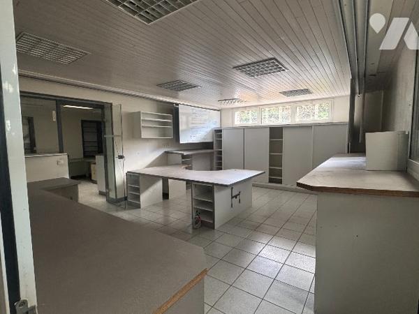 À VENDRE – LOCAL D’ACTIVITÉ À TRÉVÉ