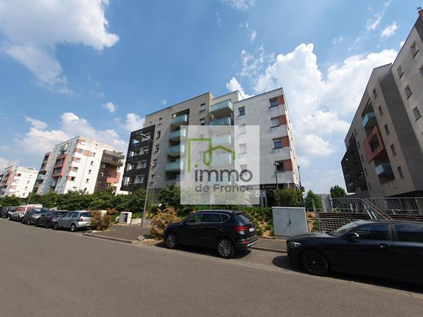 A VENDRE ST ANDRE - QUARTIER STE HELENE - T3 + 2 places de parkings