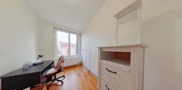 APPARTEMENT T4 A LOUER - LYON 8EME ARRONDISSEMENT Colbert 79.21 m 2 1 185 € charges comprises par mois