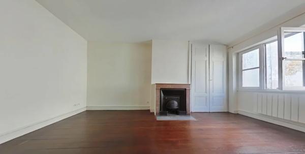 APPARTEMENT T2 A LOUER - LYON 2EME ARRONDISSEMENT La Bourse-Grenette 43.01 m 2 750 € charges comprises par mois