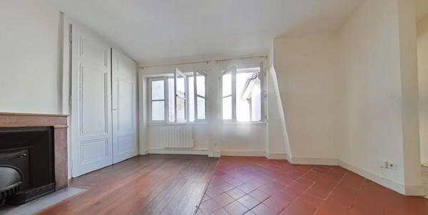 APPARTEMENT T2 A LOUER - LYON 2EME ARRONDISSEMENT La Bourse-Grenette 43.01 m 2 750 € charges comprises par mois