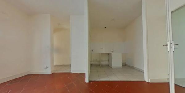 APPARTEMENT T2 A LOUER - LYON 2EME ARRONDISSEMENT La Bourse-Grenette 43.01 m 2 750 € charges comprises par mois