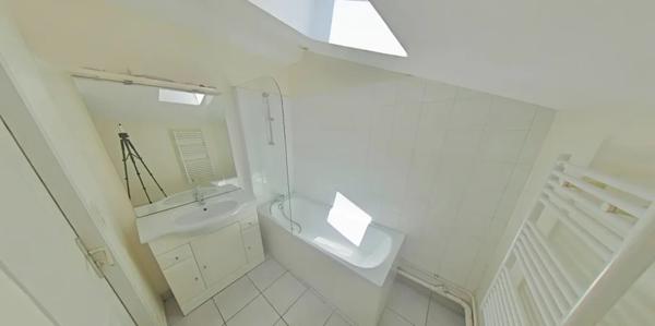 APPARTEMENT T2 A LOUER - LYON 2EME ARRONDISSEMENT La Bourse-Grenette 43.01 m 2 750 € charges comprises par mois