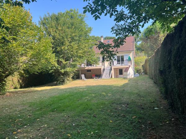 Maison 6 Pièces 175 m2 5 Chambres Terrain 1072m2.