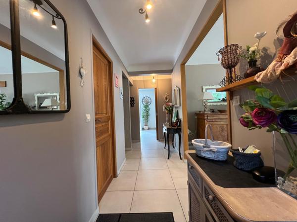 Maison 6 Pièces 175 m2 5 Chambres Terrain 1072m2.