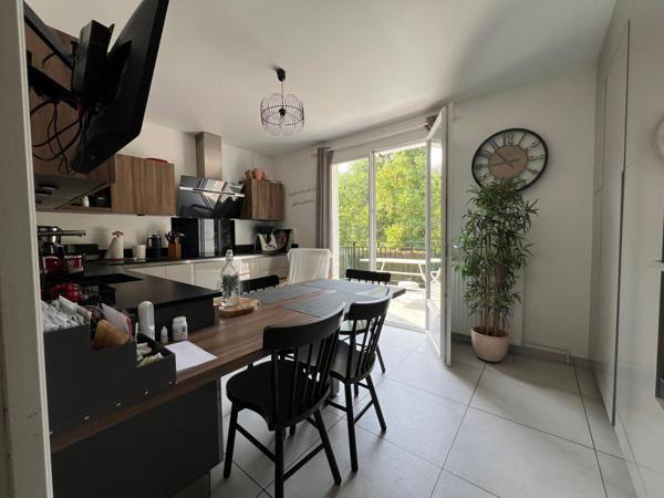 Maison 6 Pièces 175 m2 5 Chambres Terrain 1072m2.