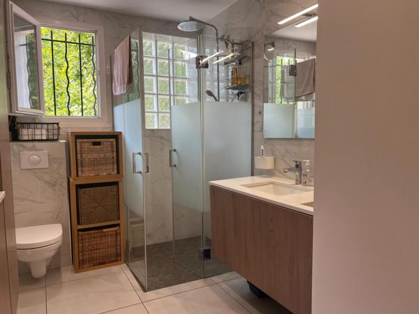 Maison 6 Pièces 175 m2 5 Chambres Terrain 1072m2.