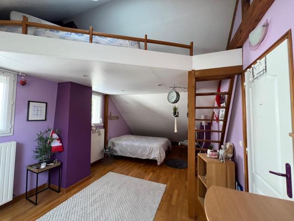 Maison 6 Pièces 175 m2 5 Chambres Terrain 1072m2.