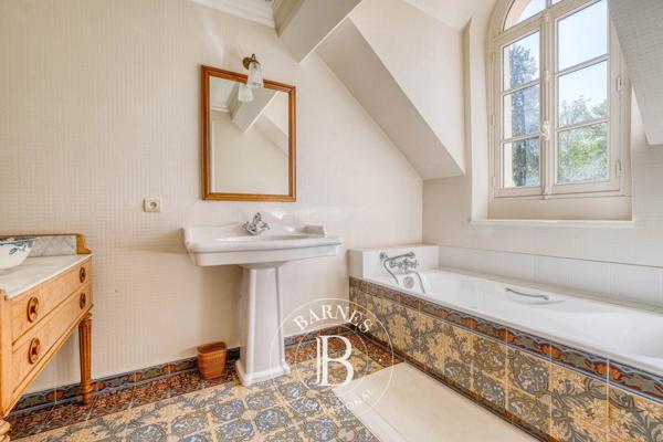 Nangis, Propriété 9 Chambres -  653 m² à vendre