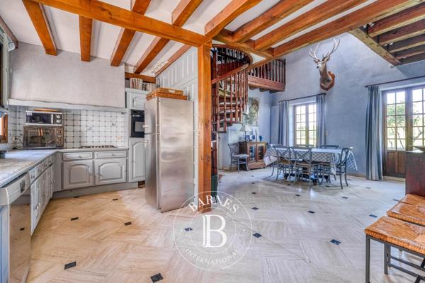 Nangis, Propriété 9 Chambres -  653 m² à vendre