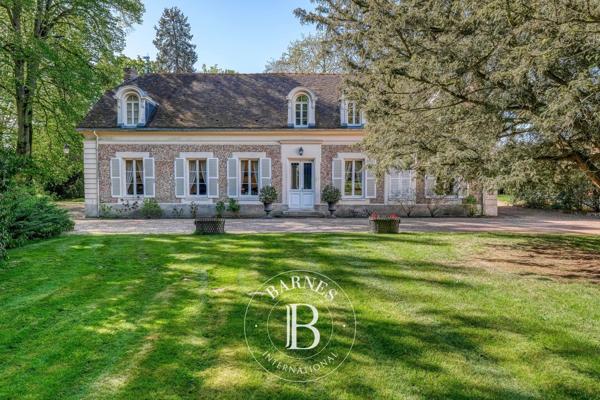 Nangis, Propriété 9 Chambres -  653 m² à vendre