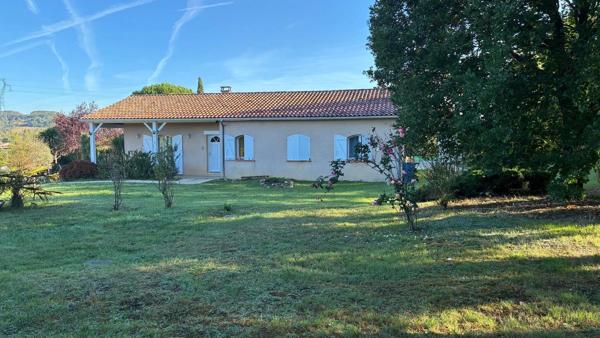 JOLIE MAISON DE PLAIN-PIED: 3 ch+bureau. Garage, piscine.