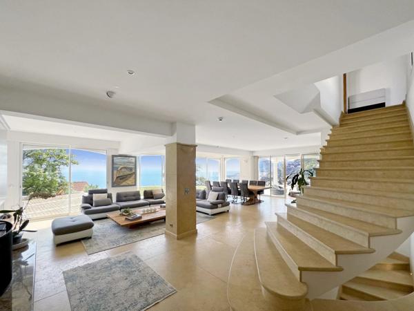 Roquebrune-Cap-Martin, Villa avec Piscine et Vue Exceptionnelle sur la Mer et Monaco