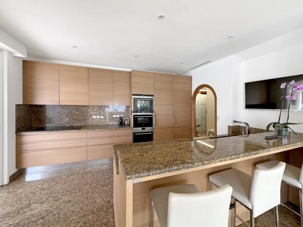 Roquebrune-Cap-Martin, Villa avec Piscine et Vue Exceptionnelle sur la Mer et Monaco