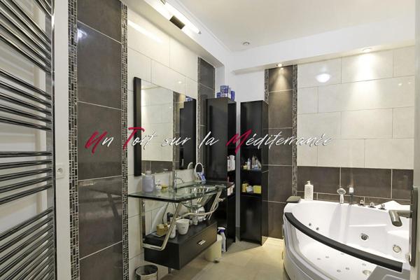 Villa contemporaine d'exception, 185m2 habitables, 4 chambres, piscine et garage au Lavandou. Parcelle 835m2