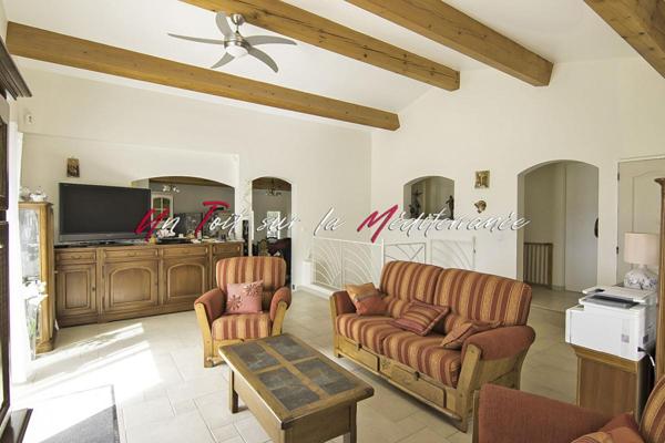 Villa contemporaine d'exception, 185m2 habitables, 4 chambres, piscine et garage au Lavandou. Parcelle 835m2