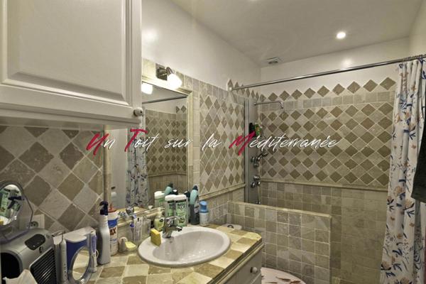 Villa contemporaine d'exception, 185m2 habitables, 4 chambres, piscine et garage au Lavandou. Parcelle 835m2