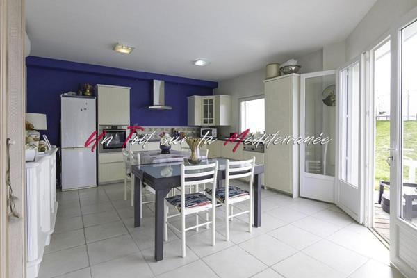 Villa contemporaine d'exception, 185m2 habitables, 4 chambres, piscine et garage au Lavandou. Parcelle 835m2