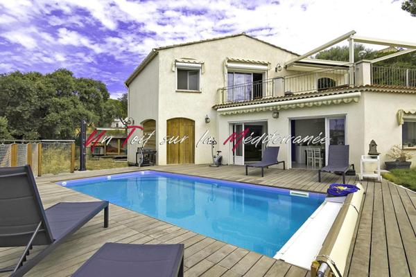 Villa contemporaine d'exception, 185m2 habitables, 4 chambres, piscine et garage au Lavandou. Parcelle 835m2