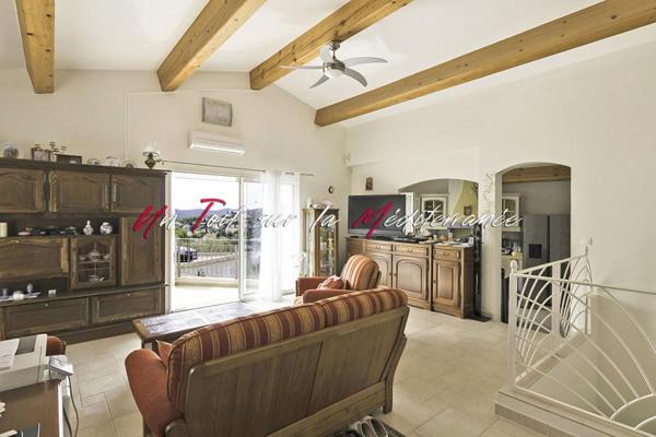 Villa contemporaine d'exception, 185m2 habitables, 4 chambres, piscine et garage au Lavandou. Parcelle 835m2