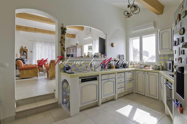 Villa contemporaine d'exception, 185m2 habitables, 4 chambres, piscine et garage au Lavandou. Parcelle 835m2