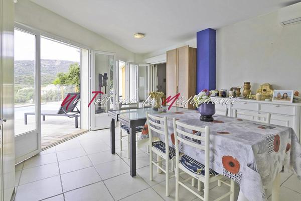 Villa contemporaine d'exception, 185m2 habitables, 4 chambres, piscine et garage au Lavandou. Parcelle 835m2