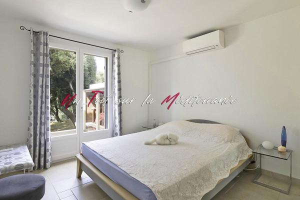 Villa contemporaine d'exception, 185m2 habitables, 4 chambres, piscine et garage au Lavandou. Parcelle 835m2