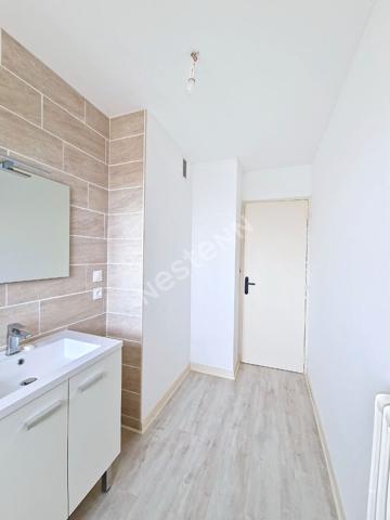 A LOUER APPARTEMENT 3 PIÈCES ENTIÈREMENT RÉNOVÉ ET TRÈS LUMINEUX POITIERS OUEST QUARTIER DES ROCS