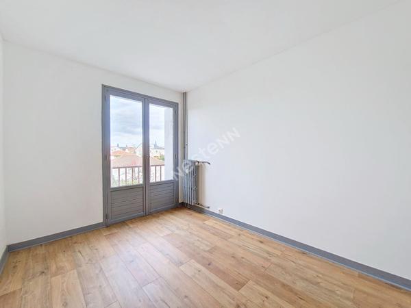 A LOUER APPARTEMENT 3 PIÈCES ENTIÈREMENT RÉNOVÉ ET TRÈS LUMINEUX POITIERS OUEST QUARTIER DES ROCS