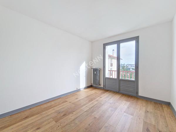 A LOUER APPARTEMENT 3 PIÈCES ENTIÈREMENT RÉNOVÉ ET TRÈS LUMINEUX POITIERS OUEST QUARTIER DES ROCS